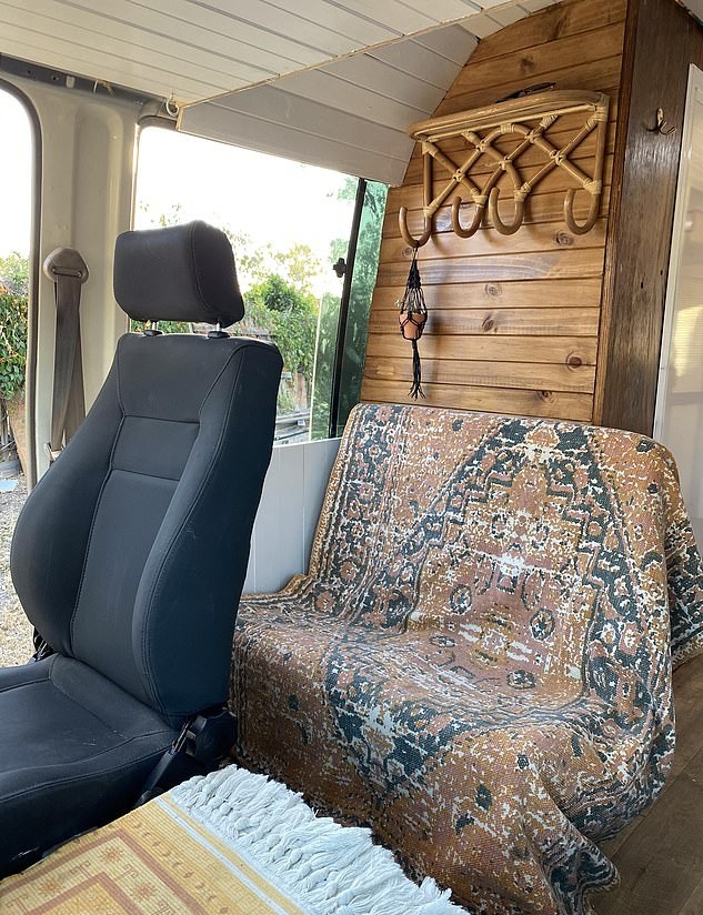 Для путешествий сохранили еще и пассажирское кресло. Для путешествий сохранили еще и пассажирское кресло.