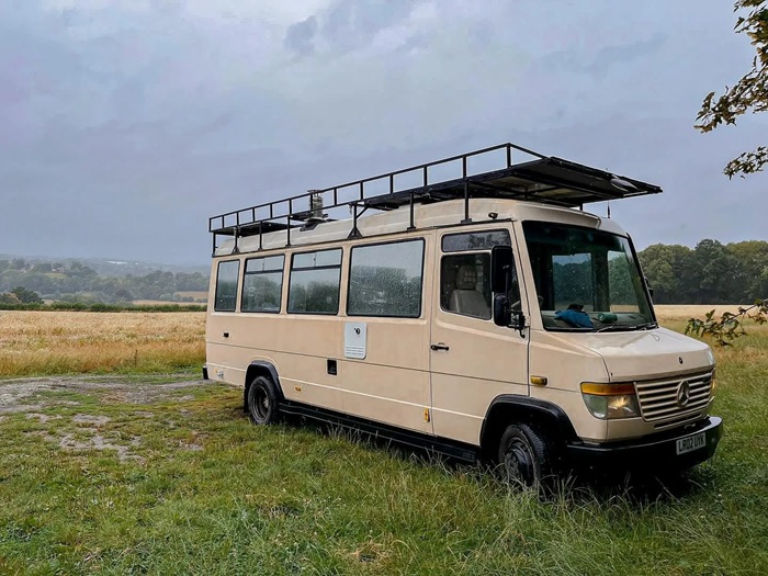 На крыше приварена площадка, которая станет идеальным местом отдыха.