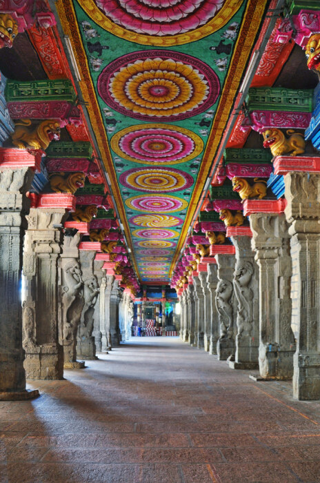 «Зал 1000 колонн» – главный храмовый зал, посвященный верховному богу Шиве (Madurai Meenakshi Temple, Индия). | Фото: dramarnathgiri.blogspot.com. 