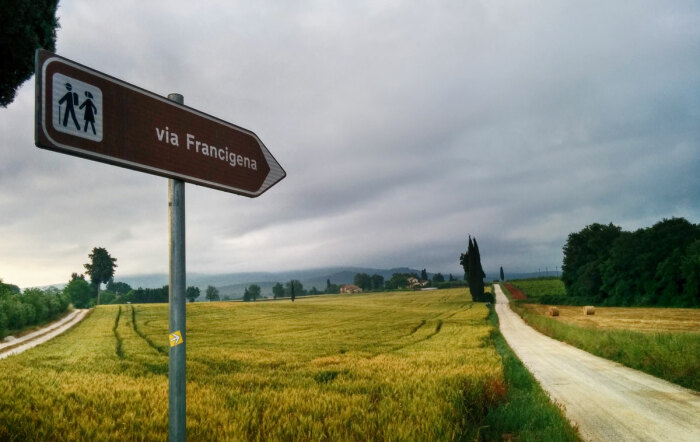 Главный религиозный маршрут Via Francigena доступен и современным путешественникам. | Фото: caminoadventures.com.