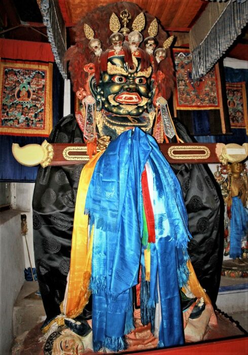 Скульптура буддийского божества Махакала в музее-монастыре (Erdene Zuu Hyid, Монголия). | Фото: yael-shoshany.livejournal.com.