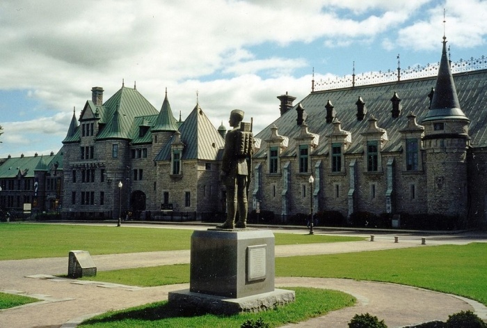 Так выглядела Оружейная палата Квебека в 1990 году (Канада). | Фото: tpsgc-pwgsc.gc.ca.