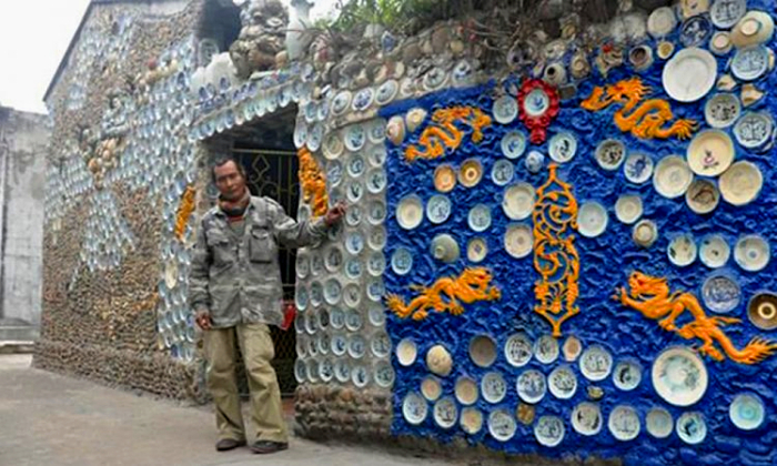 Энтузиаст украсил фасады всех строений в собственном дворе (Чау Хунг, Вьетнам). | Фото: vietnamtimes.org.vn.