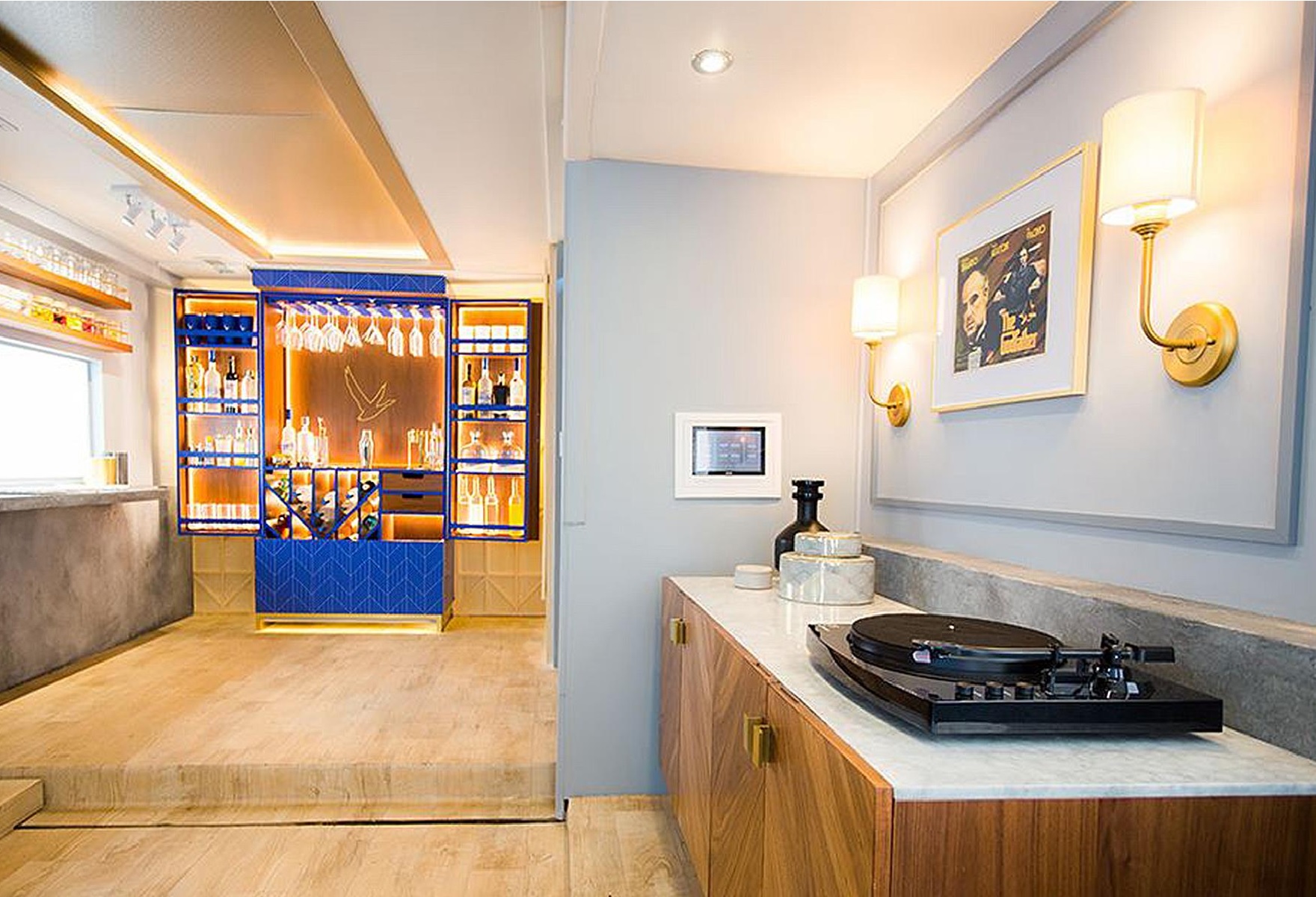 Минималистичный дизайн интерьера Off Script. Минималистичный дизайн интерьера Off Script.