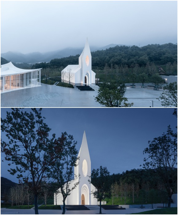 В любое время суток The Chamber Church выделяется на фоне первозданной природы и самого курортного городка (Циндао, Китай).