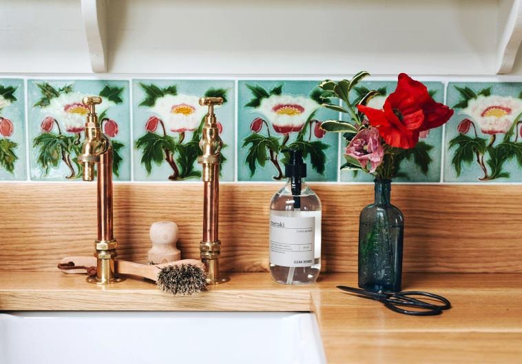 Старая плитка в стиле ар-деко добавила нотку очарования («Овсяная будка», Ирландия). Старая плитка в стиле ар-деко добавила нотку очарования («Овсяная будка», Ирландия).