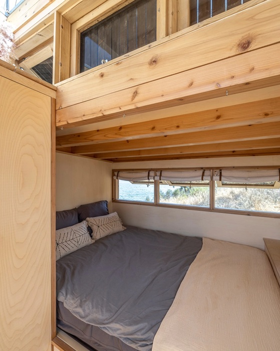 Над спальней обустроена открытая терраса.