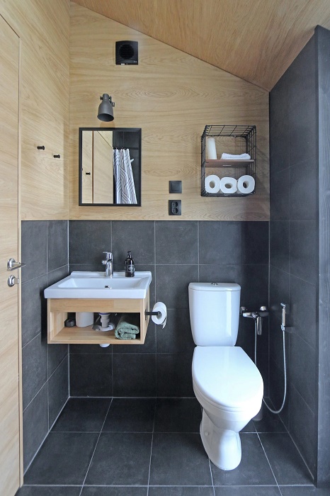 Полностью оборудованная ванная комната входит в базовую комплектацию «Тополь-27». | Фото: amusementlogic.ru.