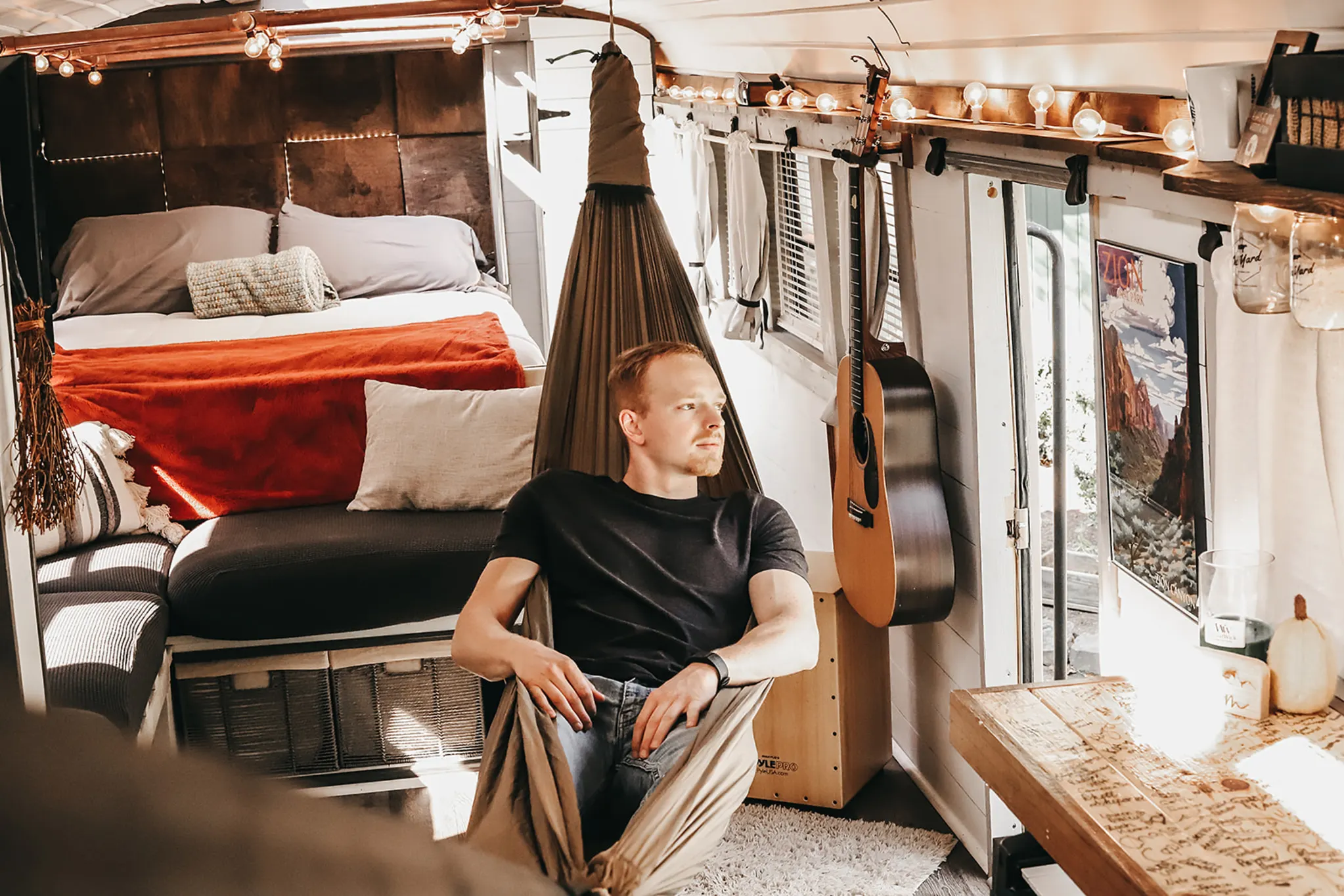 Отдохнуть можно и в гамаке.