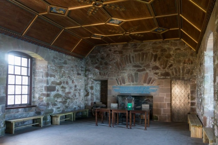 Один из залов замка, стены которого помнят королей, графов, предводителей мятежников и жестоких захватчиков (Dunnottar Castle, Шотландия). | Фото: dunnottarcastle.co.uk.