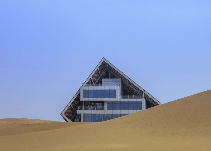 Для остекления использовалось низкоэмиссионное покрытие стеклопакетов, позволяющее экономить на кондиционировании помещений (Desert Galaxy, Zhongwei). | Фото: world-architects.com.