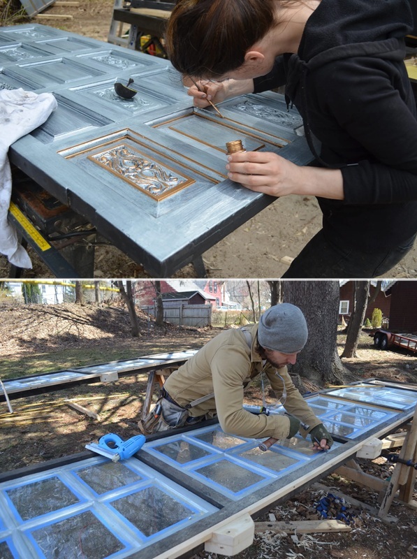 Энтузиасты с душой оформляли свой дом. Энтузиасты с душой оформляли свой дом.