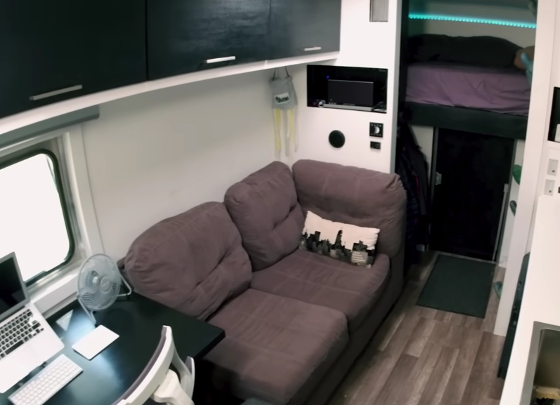 Уютный уголок гостиной. Уютный уголок гостиной.