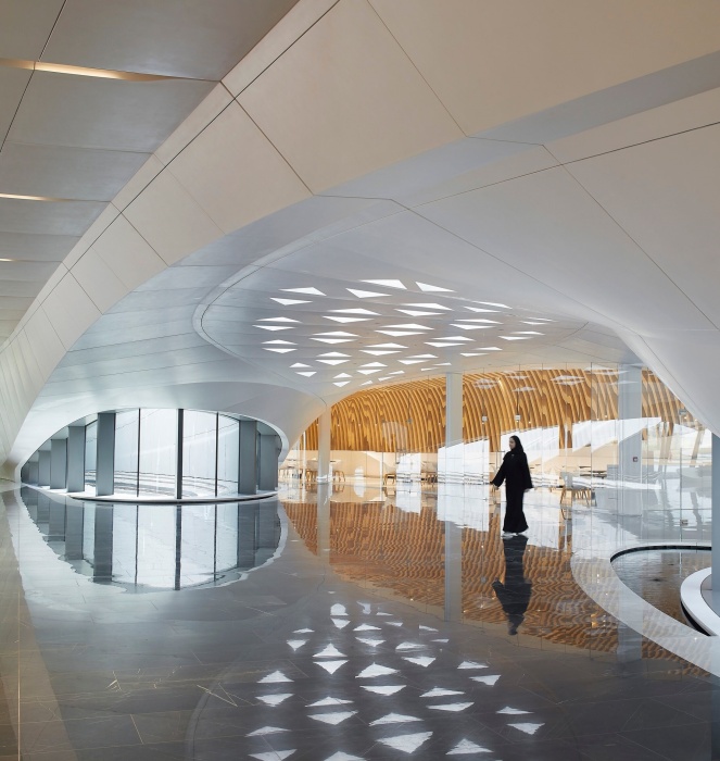 Внутренний двор стал связующим звеном и дополнительным источником света (штаб-квартира BEEAH Group, ОАЭ). | Фото: arabianbusiness.com.