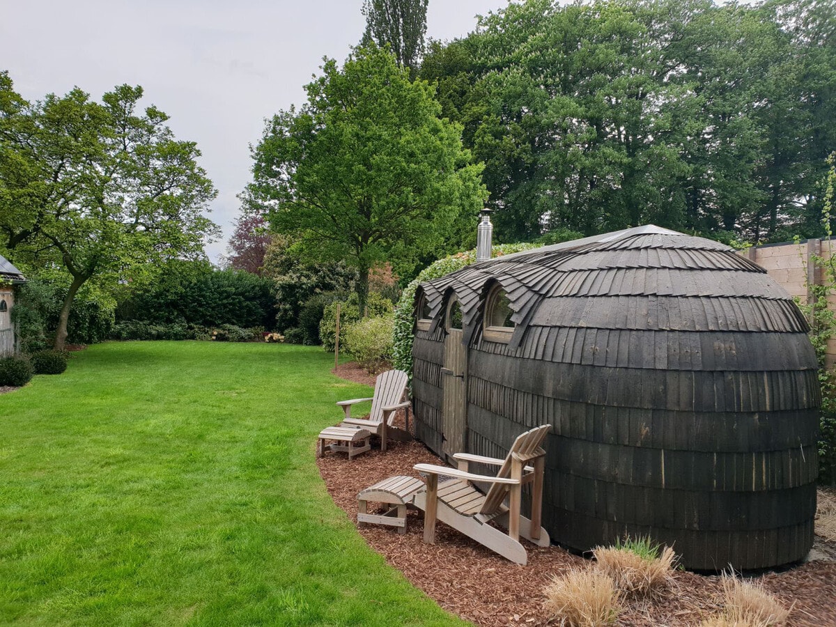 Igluhuts станет дополнительным жилым пространством на заднем дворе. Igluhuts станет дополнительным жилым пространством на заднем дворе.