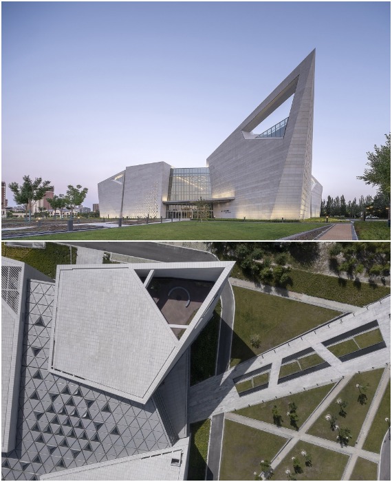 На крыше самого высокого блока обустроили смотровую площадку (Ningxia Art Museum, Иньчуань).