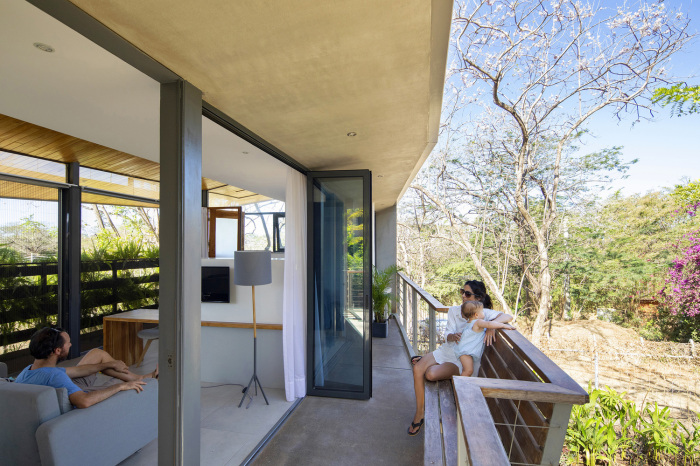Зона отдыха на террасе с северной стороны садового дома Casa Jardin (Tamarindo, Коста-Рика). | Фото: decor.design.