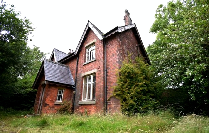 Дом, в котором никто не жил 70 лет из-за семейной вражды (Флитвуд, Великобритания). | Фото: realt.onliner.by.