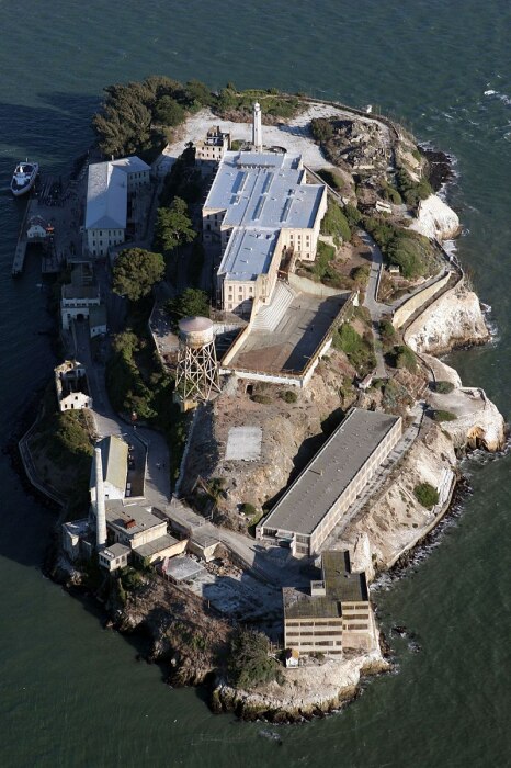 Остров-тюрьма Алькатрас – это место противоречий и человеческих трагедий, превратившееся в популярный туристический маршрут (Сан-Франциско, США). | Фото: cityexperiences.com.