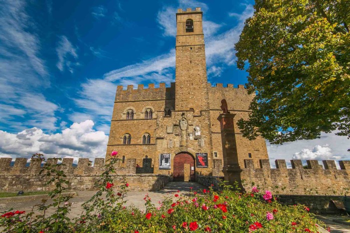 Castello di Poppi – единственный памятник Казентино, который не был разрушен ни временем, ни людьми, поскольку всегда использовался в качестве резиденции местной власти (Тоскана, Италия). | Фото: tuscanypeople.com.