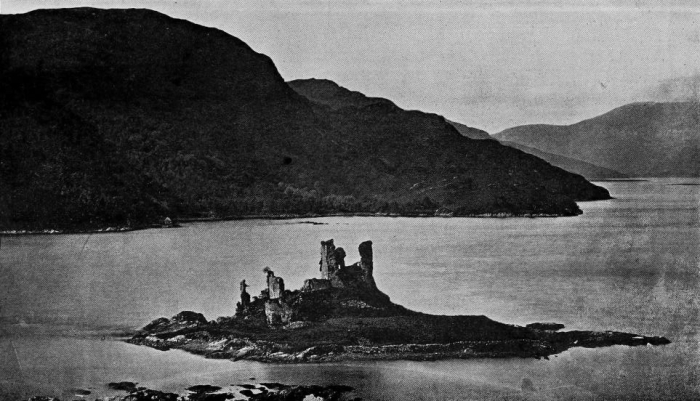 Так выглядел средневековый замок в 1908 году (Eilean Donnain, Шотландия). | Фото: scottishtours.co.uk.