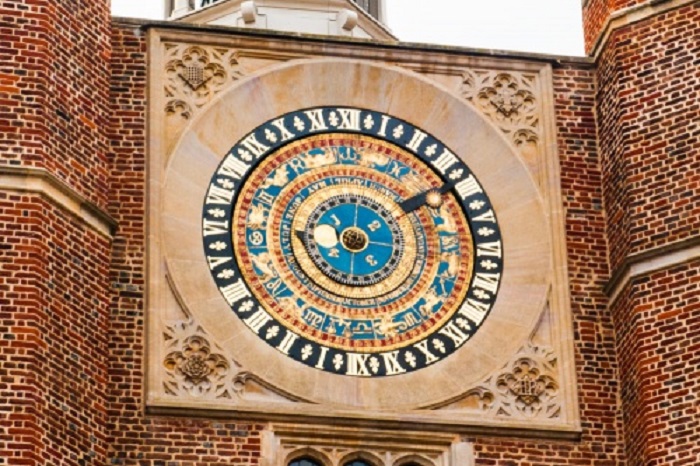 Знаменитые астрологические часы Николая Урсиана, созданные в 1540-х годах (Hampton Court Palace, Великобритания). | Фото: hrp.org.uk.