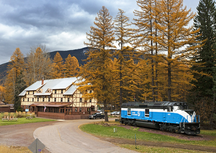 Отель The Izaak Walton Inn, открытый в 1939 году, расположен на южной границе Национального парка Глейшер.