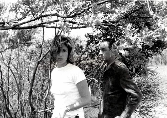 Моника Витти и Микеланджело Антониони впервые побывали на уединенном склоне Коста-Парадизо в 1964 году. | Фото: nemesismagazine.it.