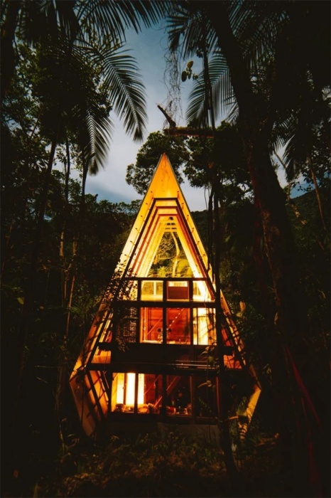 Лесную резиденцию можно снять в аренду, когда семья архитектора находится в городе (Monkey House, Бразилия). | Фото: amazingarchitecture.com.