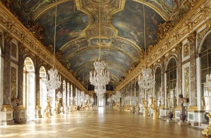 Тот самый знаменитый Зеркальный зал, украшенный 357 гигантскими зеркалами (Château de Versailles, Франция). | Фото: paradis.voyage.