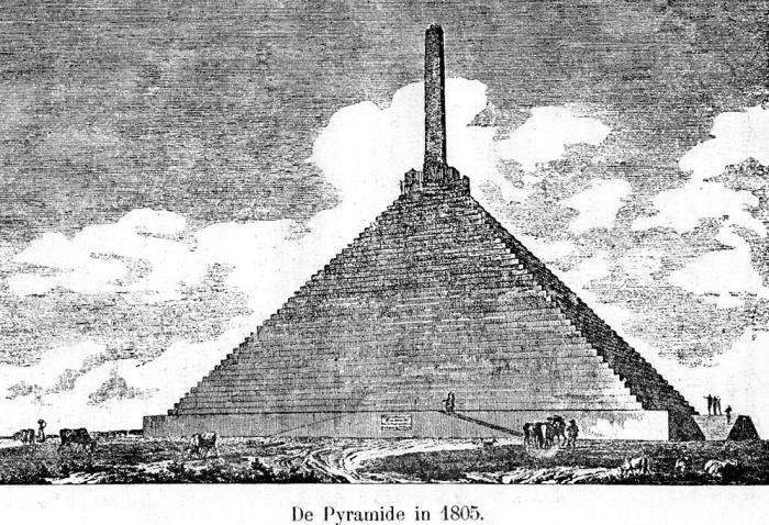  Гравюра Луи-Пьера Балтара с изображением Пирамиды Аустерлица 1805 года. | Фото: wikiwand.com.
