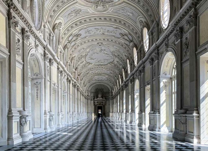 Изысканный интерьер одного из залов дворца Venaria Reale (Италия). | Фото: it.igotoworld.com.