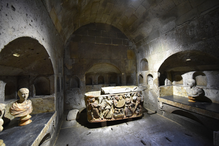 Colonia Claudia Ara Agrippinensium – одна из самых значимых подземных погребальных камер античности на территории Германии (Вайден). | Фото: literaturinkoeln.de.