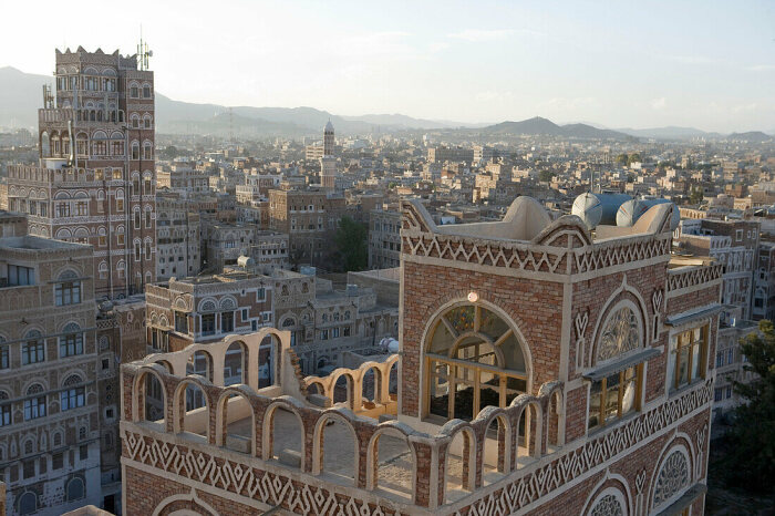 Нередко открытые террасы на крышах используют в качестве летних спален (Йемен). | Фото: turizm.mirvokrugnas.com.