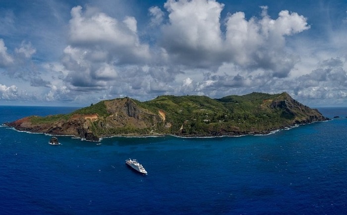 Значительная удаленность острова Питкэрн сделала его изолированным от цивилизованного мира, чем и привлекает тех, кто ищет уединения (Великобритания). | Фото: businessinsider.com. 
