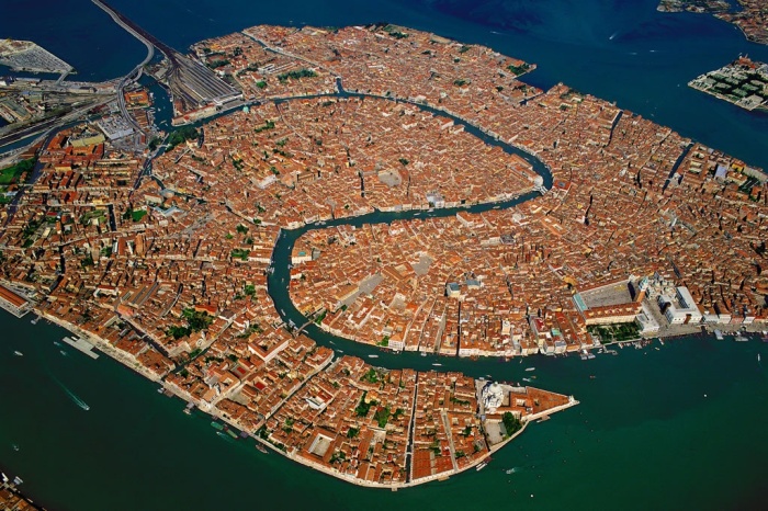 Островная часть Венеции с высоты полета (Италия). | Фото: cameralabs.org.