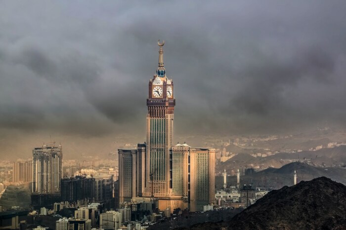 Высотка Abraj Al Bait, расположенная в центре Мекки, больше известная как Королевская часовая башня Мекки (Саудовская Аравия). | Фото: portugese.fansshare.com.