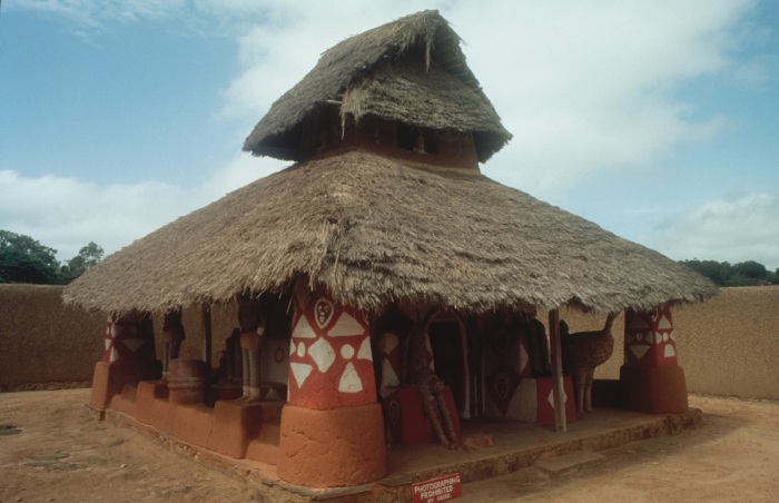 Пример традиционной хижины племени мбар, представленный в Музее традиционной архитектуры (MOTNA, Нигерия). | Фото: imostateblog.com.