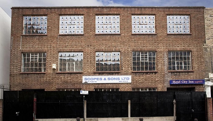 «Говорить правду сквозь вставные зубы» – одна из первых крупномасштабных инсталляций Алекса Чиннека (Лондон, Великобритания). | Фото: newatlas.com.