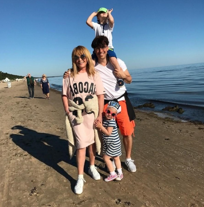 Алла Пугачева вместе с семьей предпочитает отдыхать в Юрмале, на Рижском взморье. | Фото: m.fotostrana.ru.