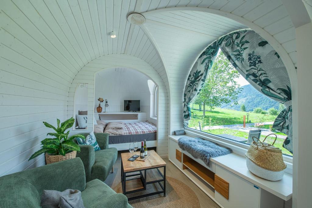 Один из вариантов интерьера арочного дома от Iglucraftс. Один из вариантов интерьера арочного дома от Iglucraftс.