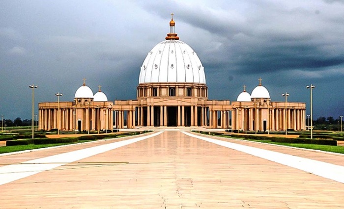 Базилика Богоматери Мира Ямусукро – самая большая церковь на планете (Кот-д'Ивуар). | Фото: ronperrier.net.