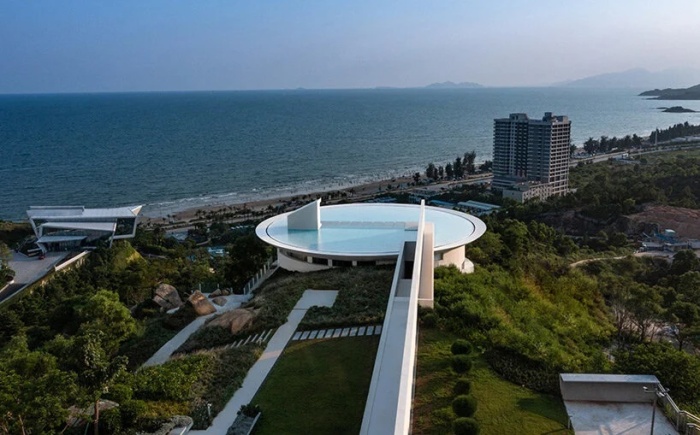 «Библиотека капель воды»: футуристическое здание с панорамным видом на море и бассейном на крыше (Хуэйчжоу, Китай). | Фото: designboom.com.