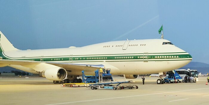 400-местный авиалайнер VIP Boeing 747-400 был превращен в роскошный королевский дворец, который на данный момент оценивается в 500 миллионов долларов. | Фото: commons.m.wikimedia.org.