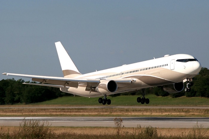Boeing 767-300ER превратили в семейную резиденцию российского миллиардера Романа Абрамовича. | Фото: naijaloaded.com.ng.
