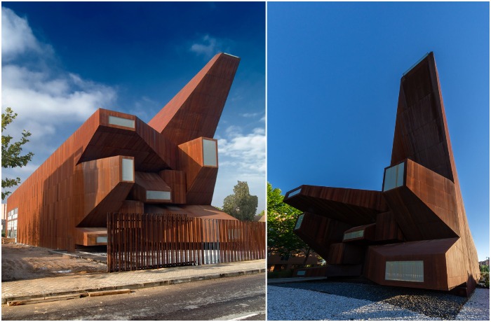 В 2006 году в новом жилом квартале в Ривас-Васьямадрид появилась футуристическая приходская церковь Санта-Моника (Мадрид, Испания).