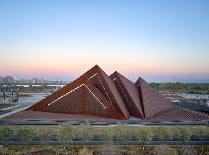 В Китае открылся Художественный музей, «выходящий» из-под земли (Датун). | Фото: archdaily.com.