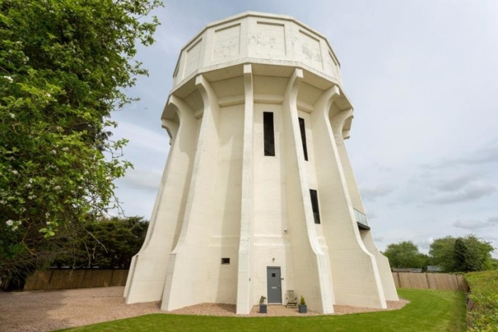Бывшая водонапорная башня вдохновила на создание комфортабельного загородного дома с видом на живописные окрестности (Кенилворт, Великобритания). | Фото: soencouragement.org.