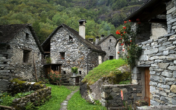 Традиционные горные жилища Швейцарских Альп. | Фото: pinterest.com.