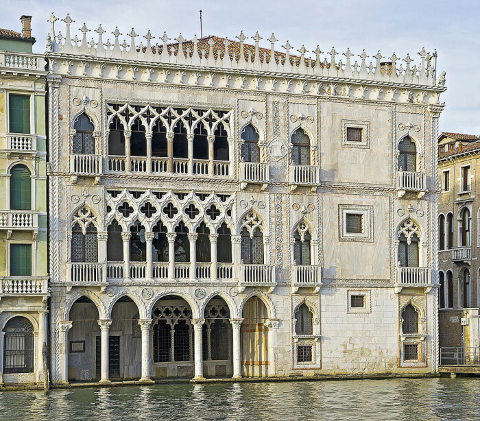 Дворец Ка д’Оро – яркий пример венецианской готики, которую еще называют «пламенеющая готика» (Венеция, Италия). | Фото: planetofhotels.com.